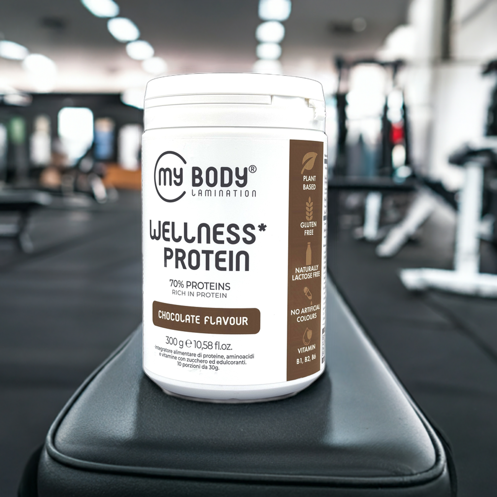 proteine vegane al cioccolato sulla panca di una palestra